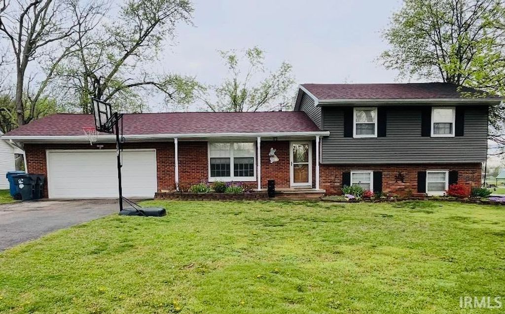 Photo of 1017 Forrest Avenue, Boonville, IN 47601 (MLS # 202617490)