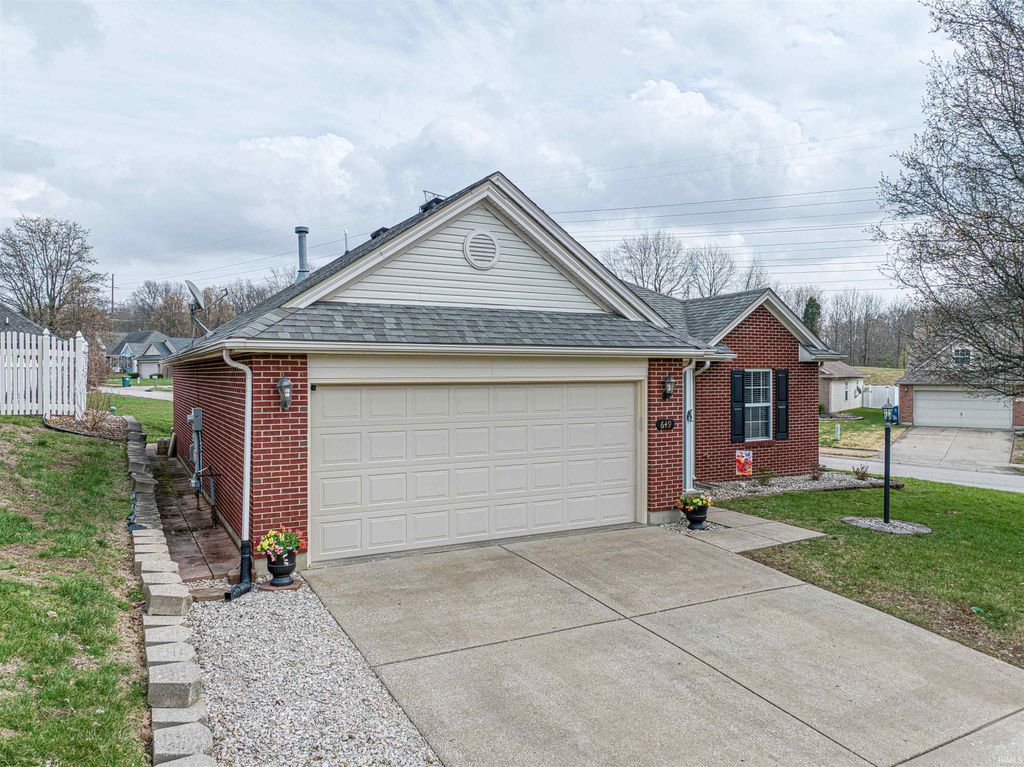 Photo of 649 Trillium Way, Evansville, IN 47712 (MLS # 202608071)