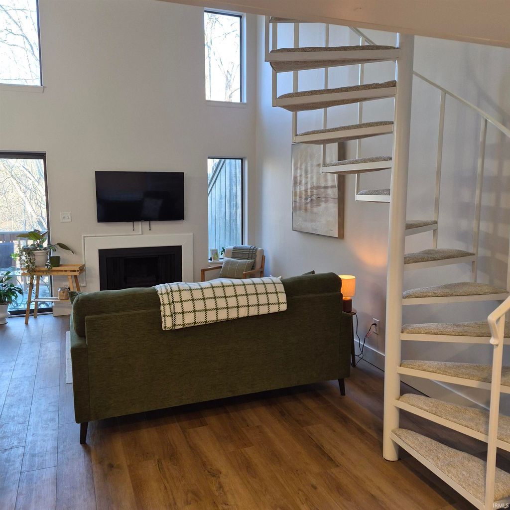 Photo of 9008 S Pointe Ridge Lane, Bloomington, IN 47401 (MLS # 202610457)