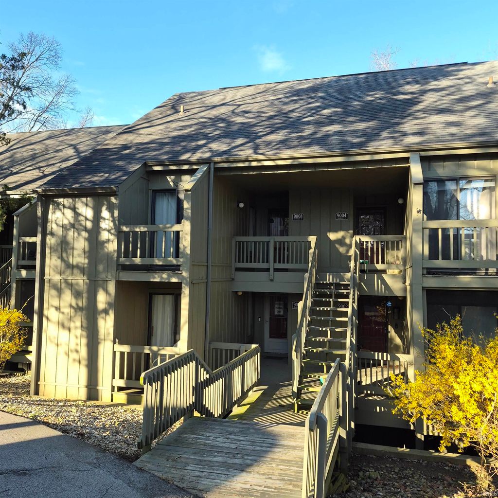 Photo of 9008 S Pointe Ridge Lane, Bloomington, IN 47401 (MLS # 202610457)