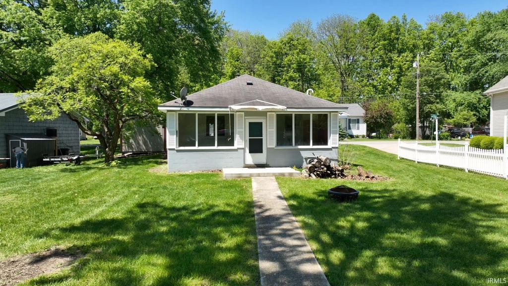 Photo of 705 Bluewater Drive, Monticello, IN 47960 (MLS # 202617486)