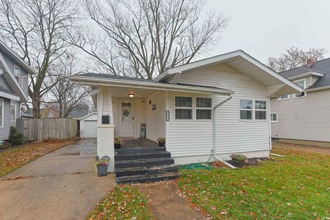 Photo of 930 S 34Th Street, South Bend, IN 46615 (MLS # 202547352)