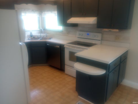 Tiny photo for 2401 Dellwood Drive, Fort Wayne, IN 46803 (MLS # 202635748)