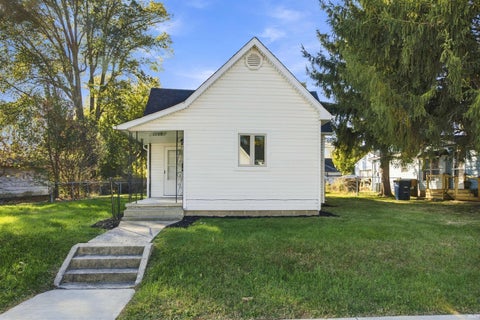 Tiny photo for 1209 Walnut Avenue, Frankfort, IN 46041 (MLS # 202644861)
