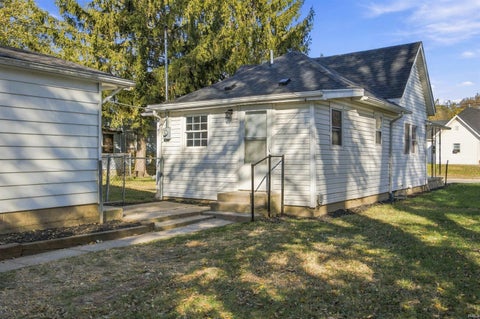 Tiny photo for 1209 Walnut Avenue, Frankfort, IN 46041 (MLS # 202644861)