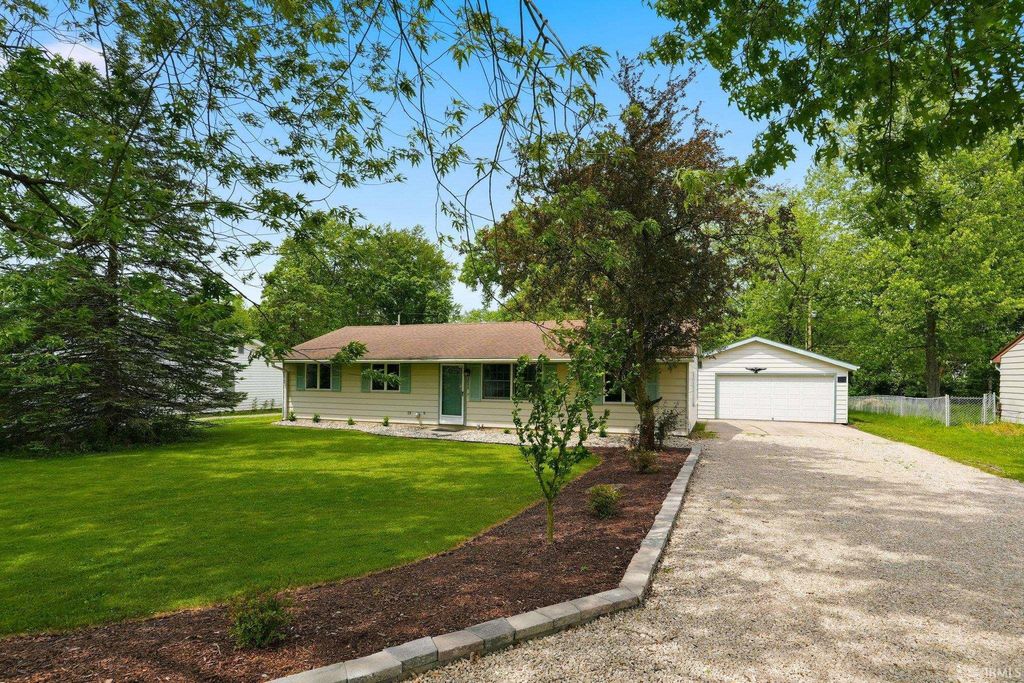 Photo of 2005 Lathrop Drive, Fort Wayne, IN 46808 (MLS # 202620748)