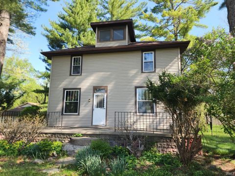 Photo of 3004 Perrysburg Road, Logansport, IN 46947 (MLS # 202614671)