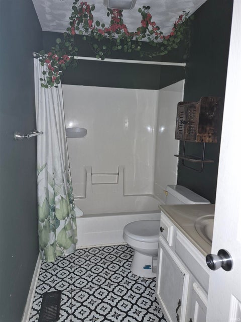 Tiny photo for 909 E Vincennes Street, Linton, IN 47441 (MLS # 202627967)