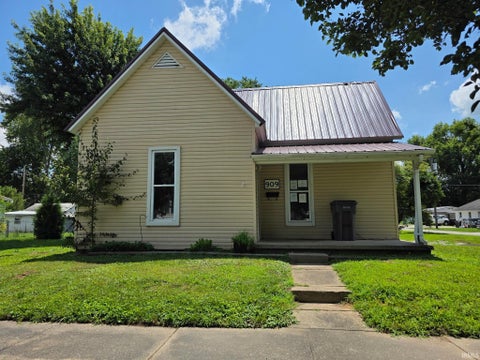 Photo of 909 E Vincennes Street, Linton, IN 47441 (MLS # 202627967)