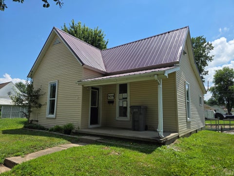 Tiny photo for 909 E Vincennes Street, Linton, IN 47441 (MLS # 202627967)