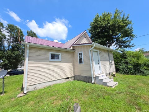 Tiny photo for 909 E Vincennes Street, Linton, IN 47441 (MLS # 202627967)