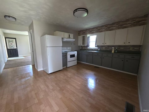 Tiny photo for 909 E Vincennes Street, Linton, IN 47441 (MLS # 202627967)