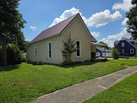 Tiny photo for 909 E Vincennes Street, Linton, IN 47441 (MLS # 202627967)