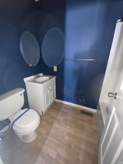 Tiny photo for 909 E Vincennes Street, Linton, IN 47441 (MLS # 202627967)
