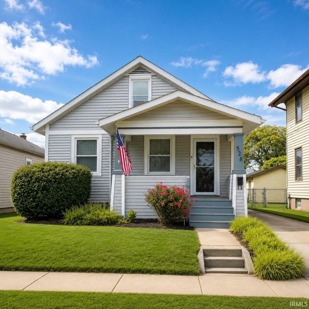 Photo of 528 Dayton Avenue, Fort Wayne, IN 46807 (MLS # 202618781)