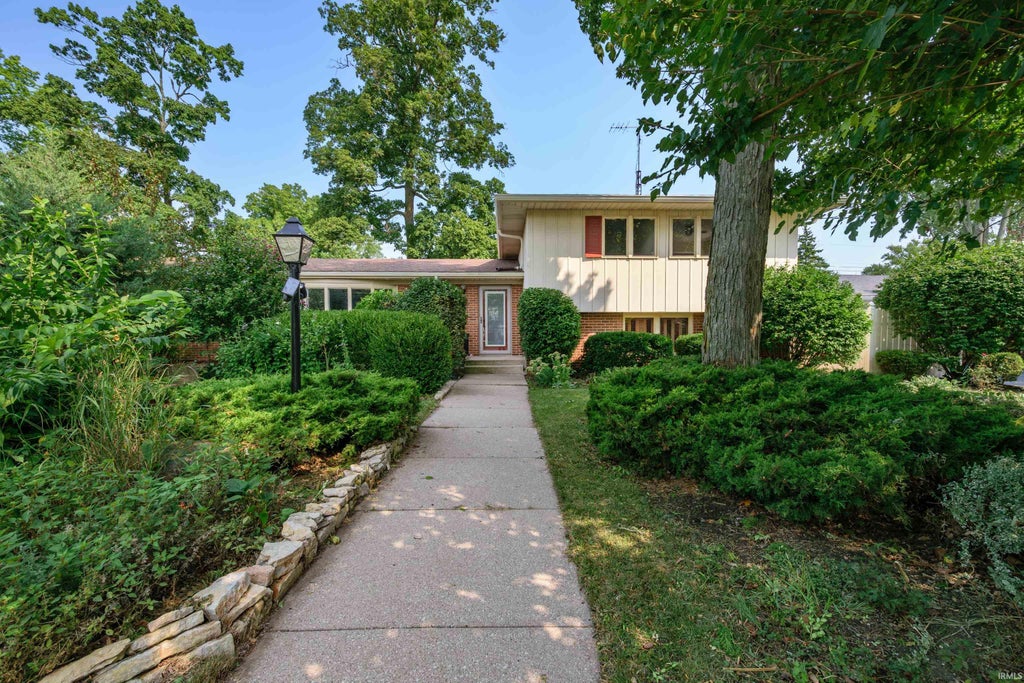 Photo of 2308 W Purdue Avenue, Muncie, IN 47304 (MLS # 202636737)