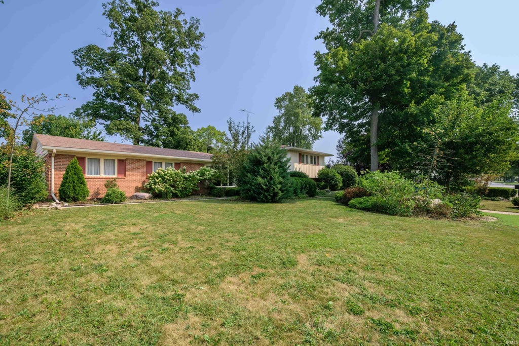 Photo of 2308 W Purdue Avenue, Muncie, IN 47304 (MLS # 202636737)