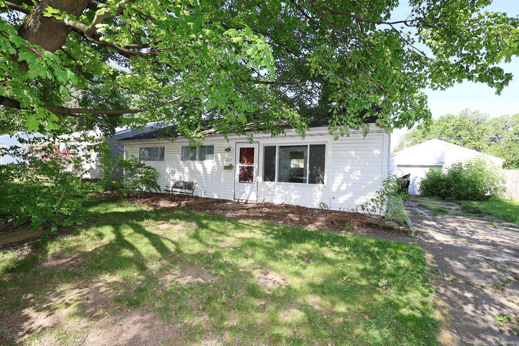 Photo of 4027 Woodvale Drive, South Bend, IN 46614 (MLS # 202621164)