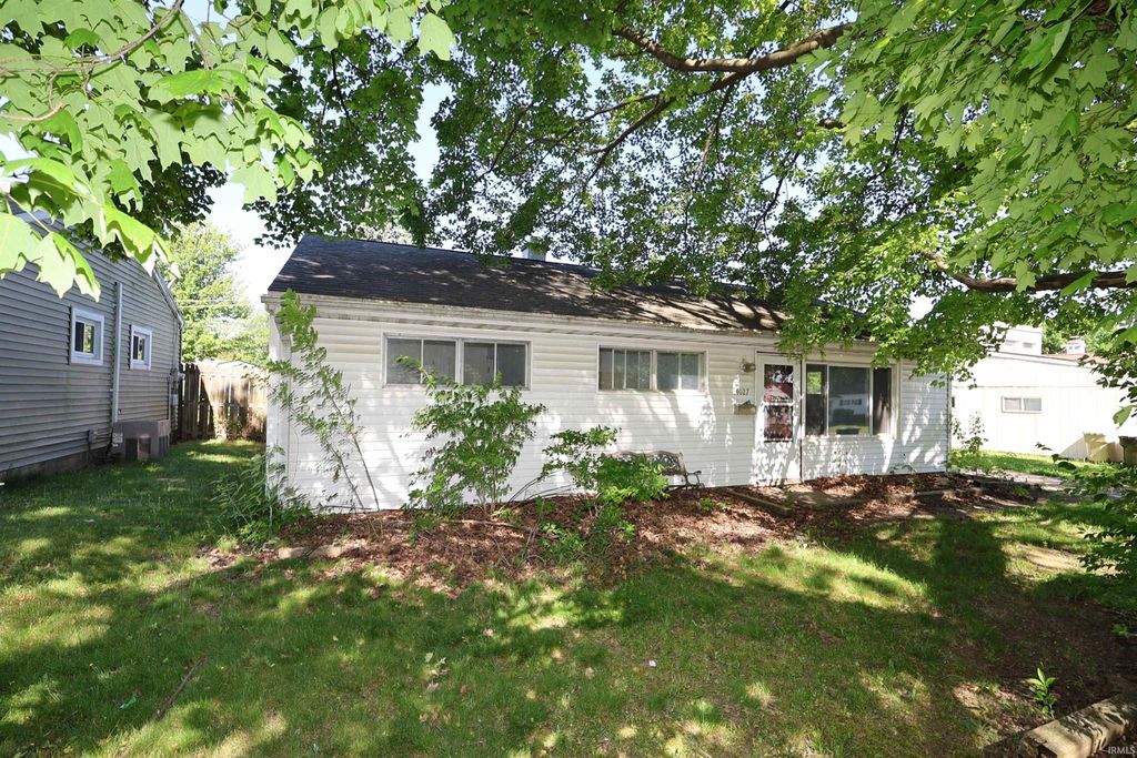 Photo of 4027 Woodvale Drive, South Bend, IN 46614 (MLS # 202621164)