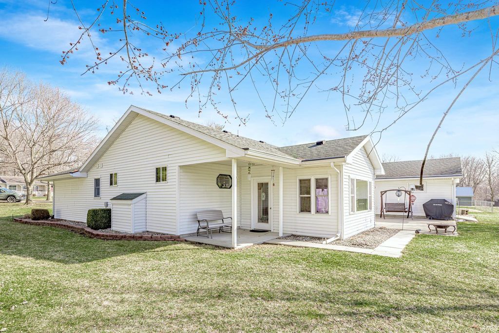 Photo of 817 W Dogwood Drive, Columbia City, IN 46725 (MLS # 202606667)