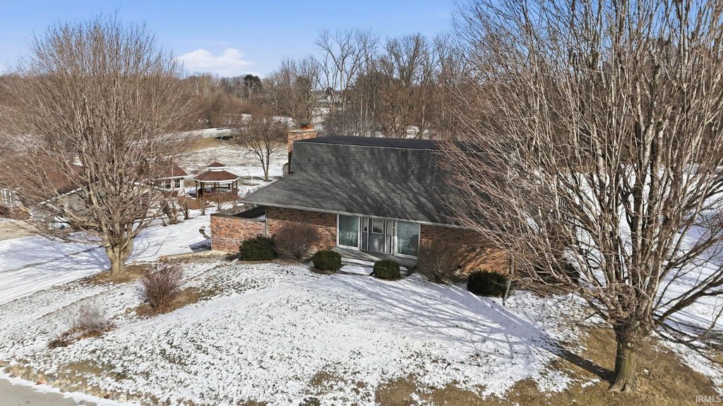 Photo of 704 N Hillcrest Drive Dr, South Whitley, IN 46787 (MLS # 202602568)