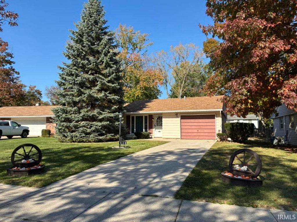 Photo of 821 Lemonwood Court, Fort Wayne, IN 46825 (MLS # 202644683)