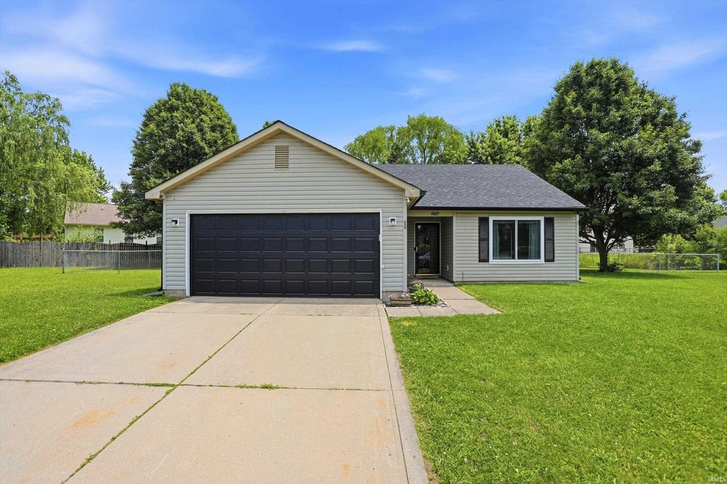Photo of 4027 Fairoaks Court, Franklin, IN 46131 (MLS # 202622389)