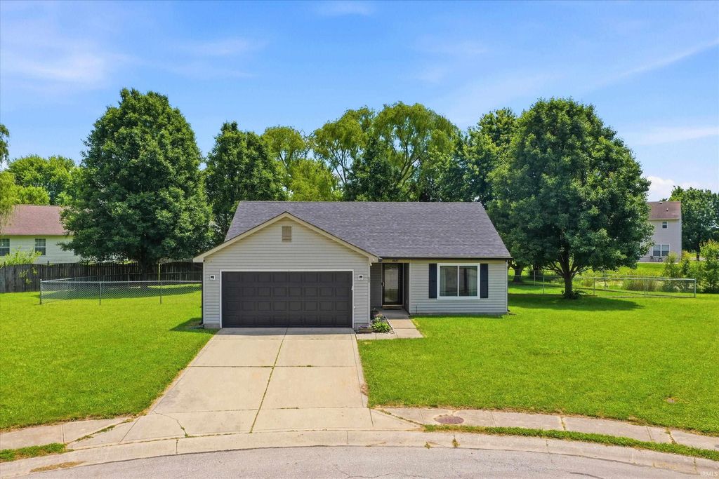 Photo of 4027 Fairoaks Court, Franklin, IN 46131 (MLS # 202622389)