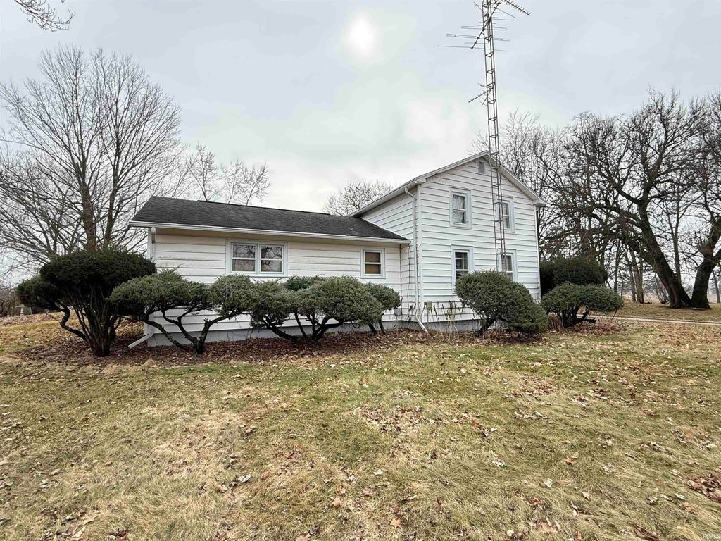 Photo of 5520 E 475 N, Howe, IN 46746 (MLS # 202607591)