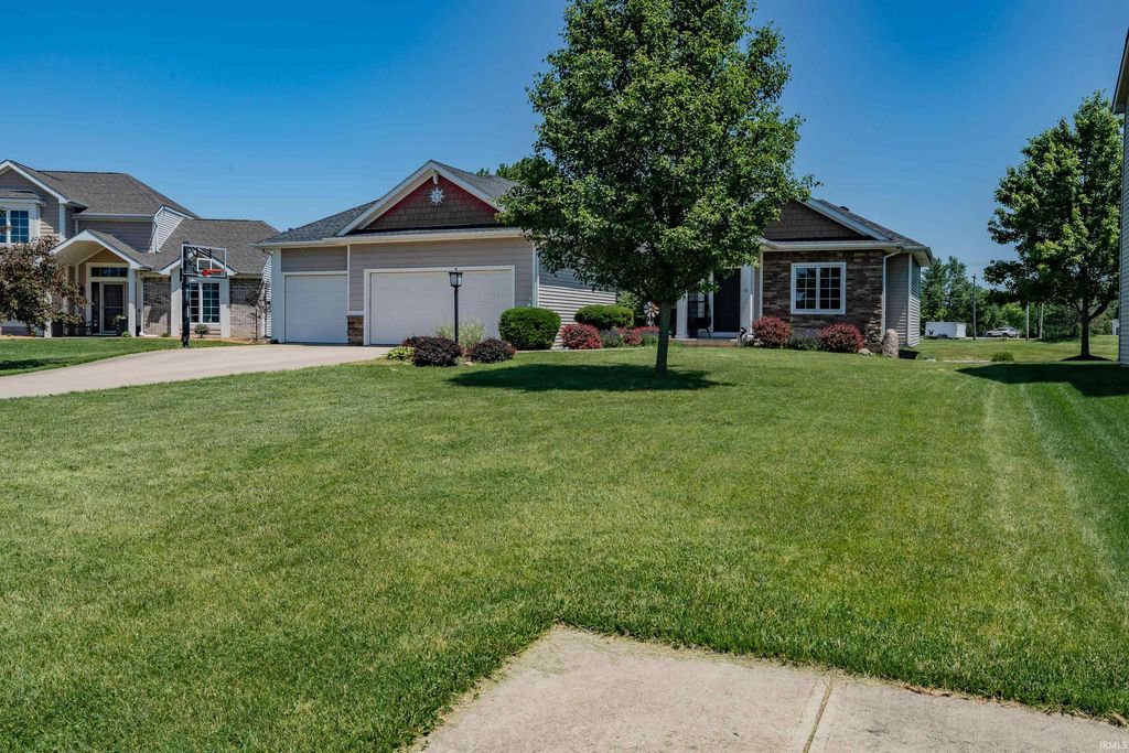 Photo of 13312 Vitiano Court, Fort Wayne, IN 46845 (MLS # 202620979)