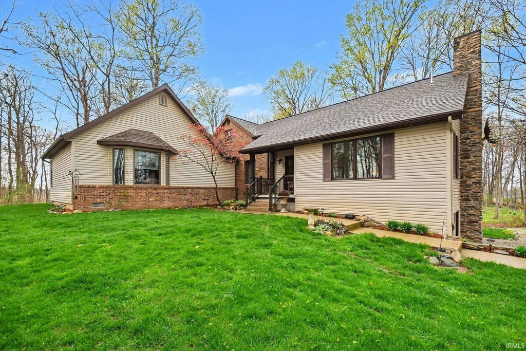 Photo of 2552 N 325 E Road, Warsaw, IN 46582 (MLS # 202615893)