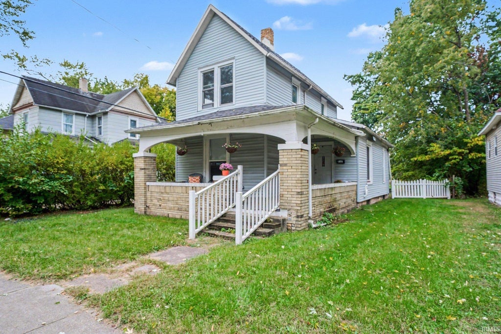 Photo of 717 Fremont Street, Elkhart, IN 46516 (MLS # 202642993)