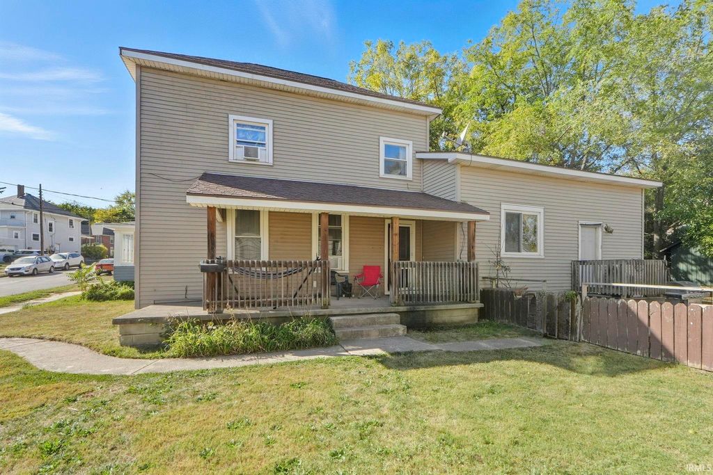 Photo of 736 Woodlawn Avenue, Huntington, IN 46750 (MLS # 202540860)