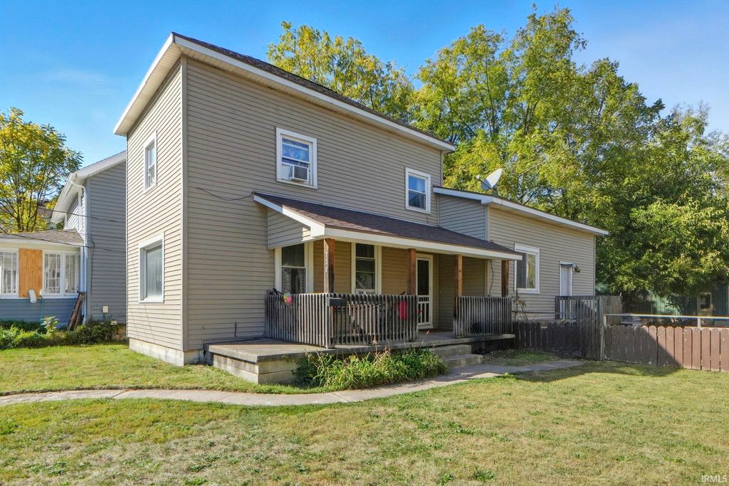 Photo of 736 Woodlawn Avenue, Huntington, IN 46750 (MLS # 202540860)