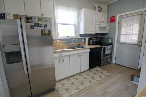 Tiny photo for 314 S 5Th Street, Vincennes, IN 47591 (MLS # 202618565)
