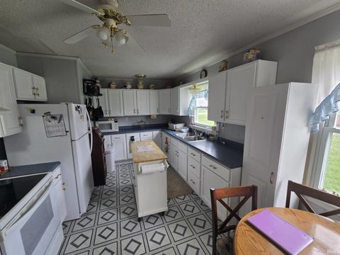 Tiny photo for 619 W 9TH Street, Jonesboro, IN 46938 (MLS # 202612551)