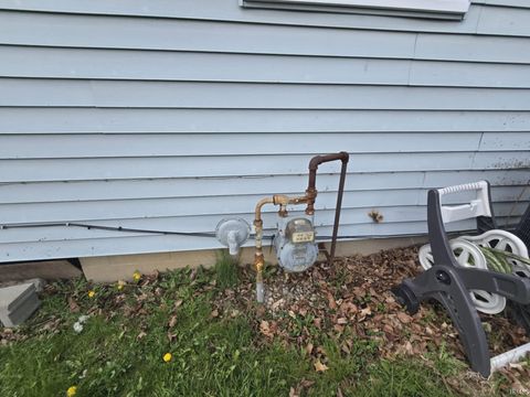 Tiny photo for 619 W 9TH Street, Jonesboro, IN 46938 (MLS # 202612551)