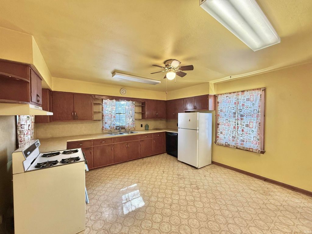 Photo of 1628 Washington Avenue, Evansville, IN 47714 (MLS # 202604455)