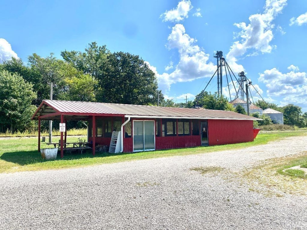 Photo of 25 N Commercial Street, Worthington, IN 47471 (MLS # 202636045)