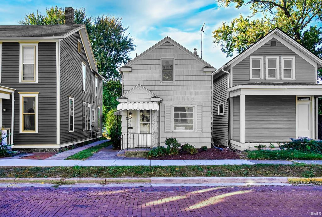 Photo of 919 Wilt Street, Fort Wayne, IN 46802 (MLS # 202541042)