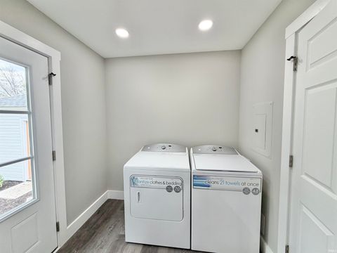 Tiny photo for 420 16th Street, Logansport, IN 46947 (MLS # 202614592)