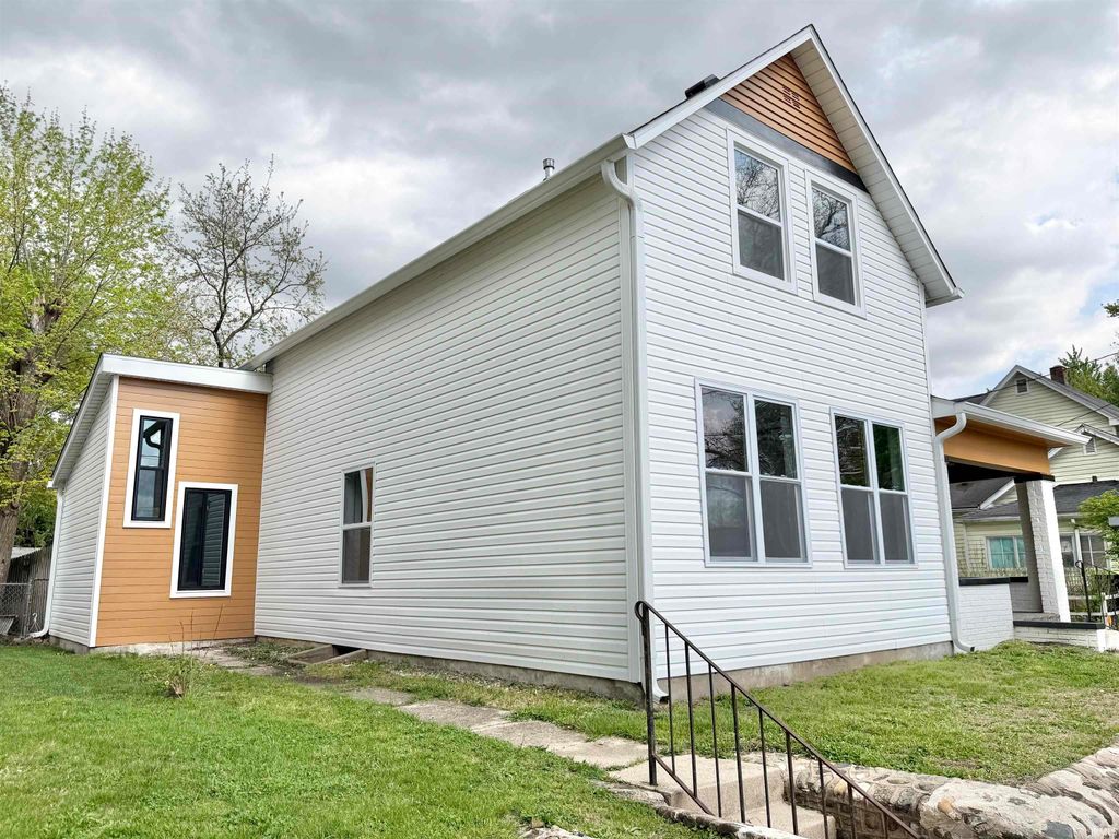 Photo of 420 16th Street, Logansport, IN 46947 (MLS # 202614592)