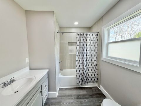 Tiny photo for 420 16th Street, Logansport, IN 46947 (MLS # 202614592)