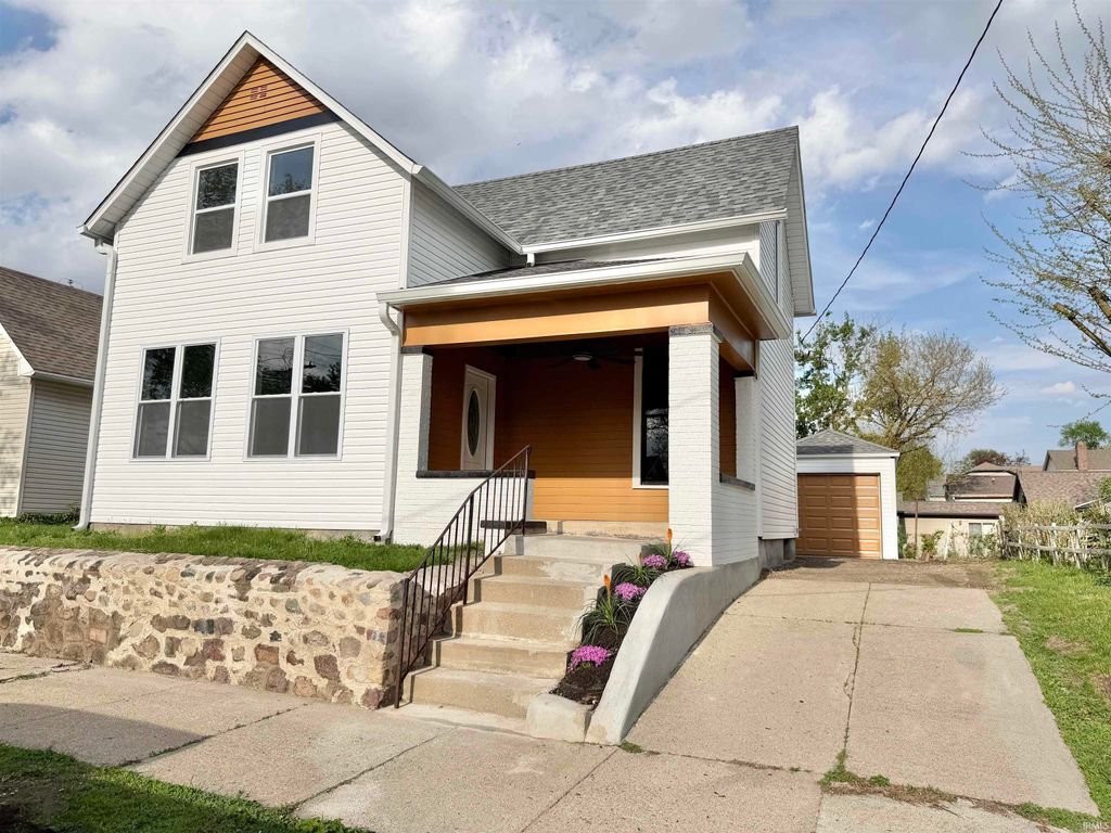 Photo of 420 16th Street, Logansport, IN 46947 (MLS # 202614592)