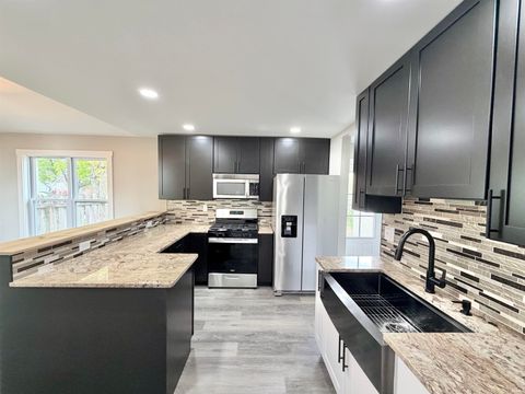 Tiny photo for 420 16th Street, Logansport, IN 46947 (MLS # 202614592)