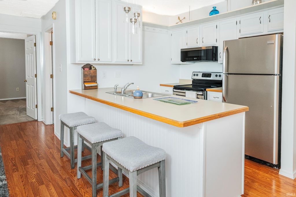 Photo of 1324 S College Mall Road, Bloomington, IN 47401 (MLS # 202545811)