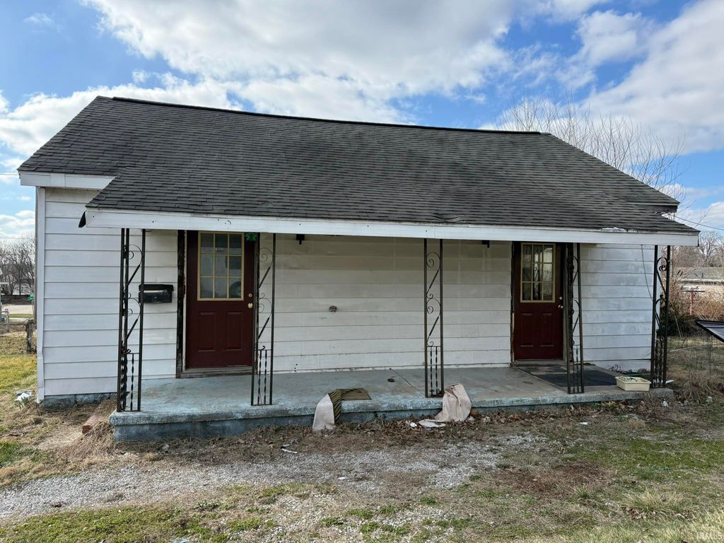 Photo of 118 E Poplar Street, Boonville, IN 47601 (MLS # 202607731)