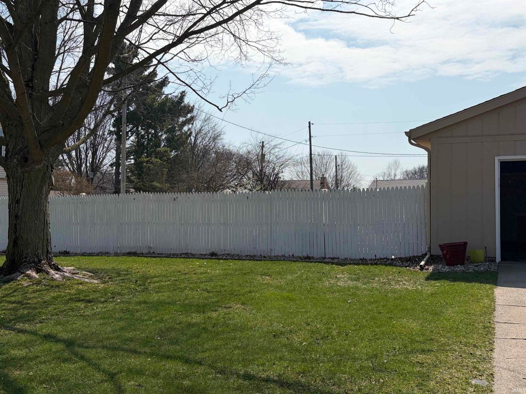 Photo of 1834 Crabtree Lane, Elkhart, IN 46514 (MLS # 202609664)