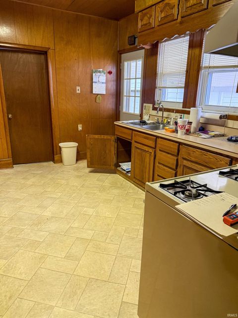 Tiny photo for 807 S Waugh Street, Kokomo, IN 46901 (MLS # 202547103)