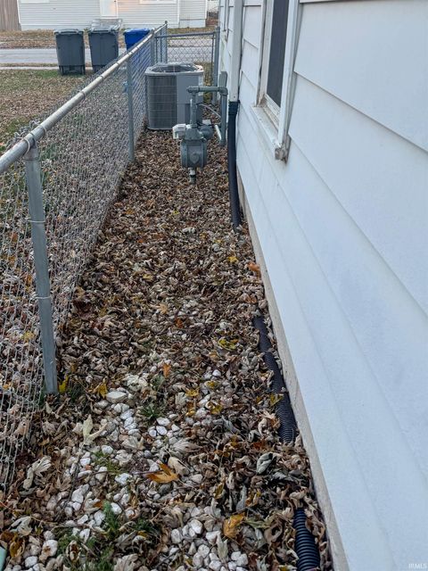 Tiny photo for 807 S Waugh Street, Kokomo, IN 46901 (MLS # 202547103)